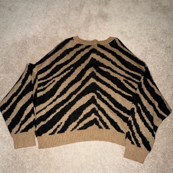 American Eagle Sweater - Picture 2 of 3